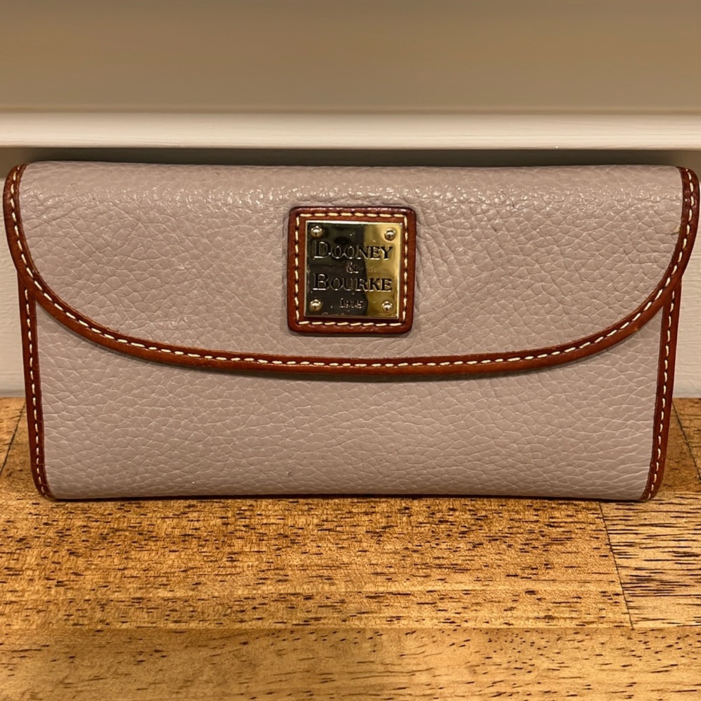 Dooney & Bourke beautiful taupe colored wallet